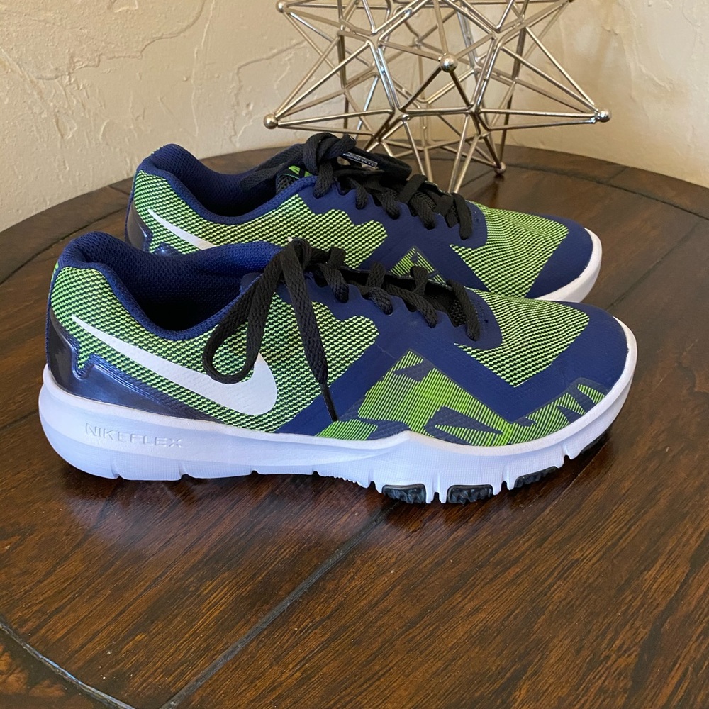 ‼️SOLD‼️NWOT Nike flex 6Y